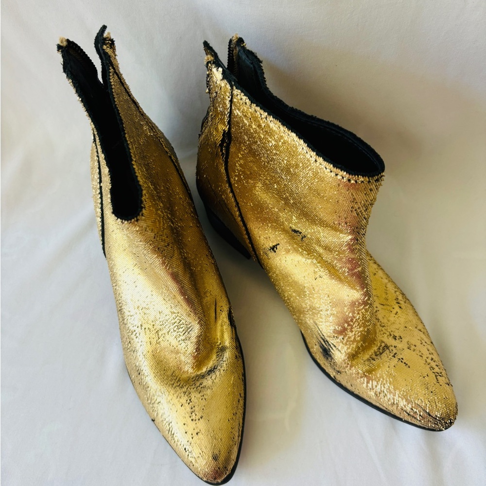 Dolce Vita Cassius Ankle Booties In Gold Size
